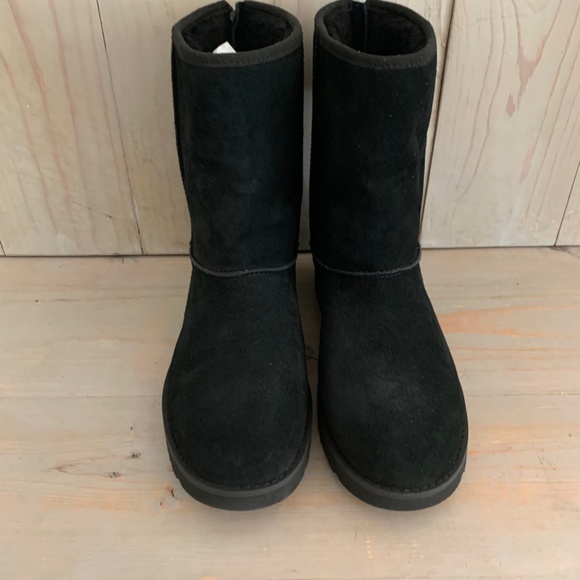 UGG CLASSIC SHORT LOGO ZIP BLACK BOOTS NEW - Picture 2 of 9